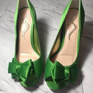 Nina Green Satin heels
